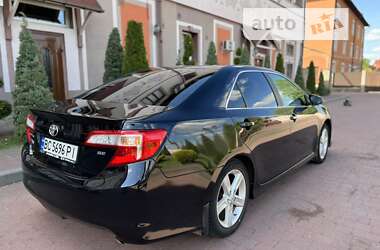 Седан Toyota Camry 2014 в Стрию