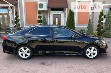 Седан Toyota Camry 2014 в Стрию