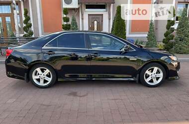 Седан Toyota Camry 2014 в Стрию