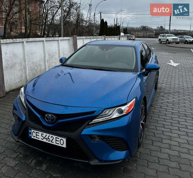 Седан Toyota Camry 2018 в Чернівцях