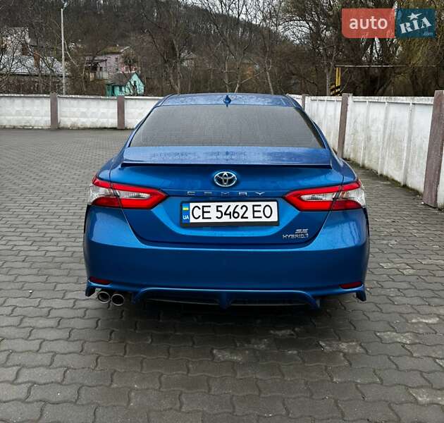 Седан Toyota Camry 2018 в Чернівцях