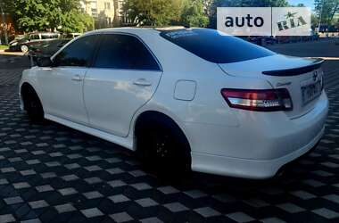 Седан Toyota Camry 2010 в Черноморске