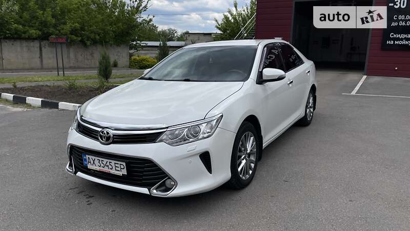 Седан Toyota Camry 2017 в Харкові