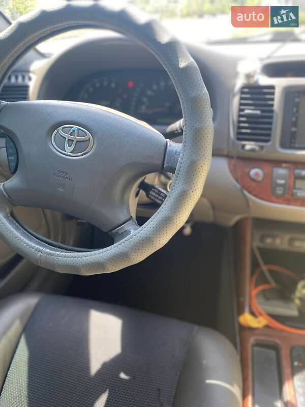Седан Toyota Camry 2004 в Миколаєві