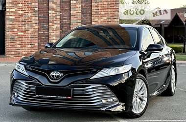 Седан Toyota Camry 2018 в Києві