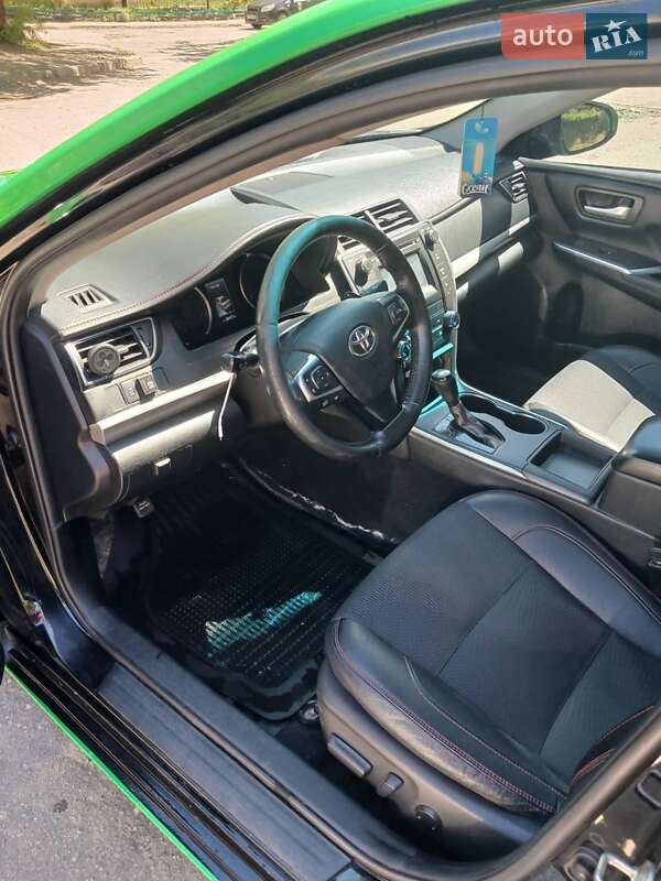 Седан Toyota Camry 2017 в Харкові