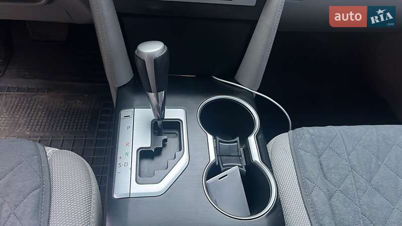 Седан Toyota Camry 2014 в Броварах