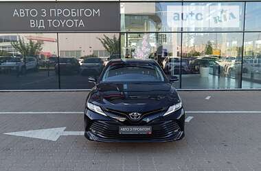 Седан Toyota Camry 2019 в Киеве