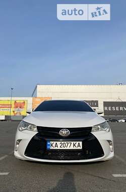 Седан Toyota Camry 2015 в Києві