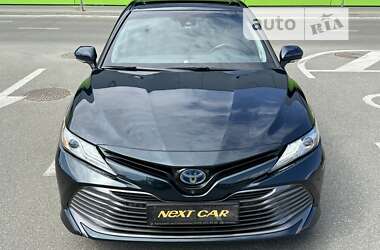 Седан Toyota Camry 2018 в Киеве