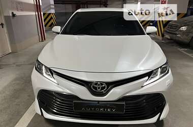 Седан Toyota Camry 2018 в Киеве