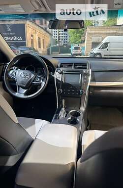 Седан Toyota Camry 2017 в Полтаве