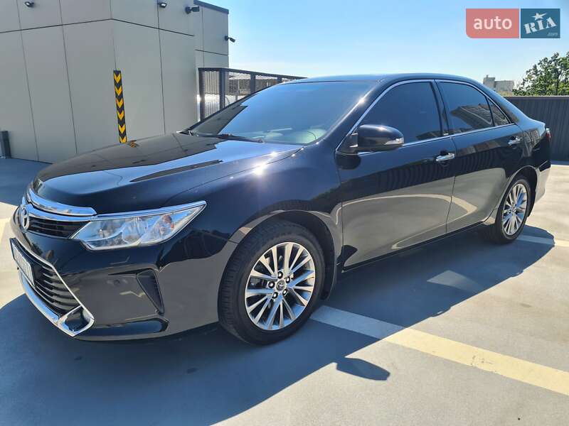 Седан Toyota Camry 2016 в Києві
