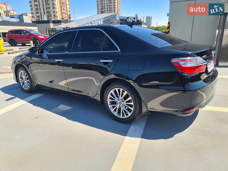 Седан Toyota Camry 2016 в Києві