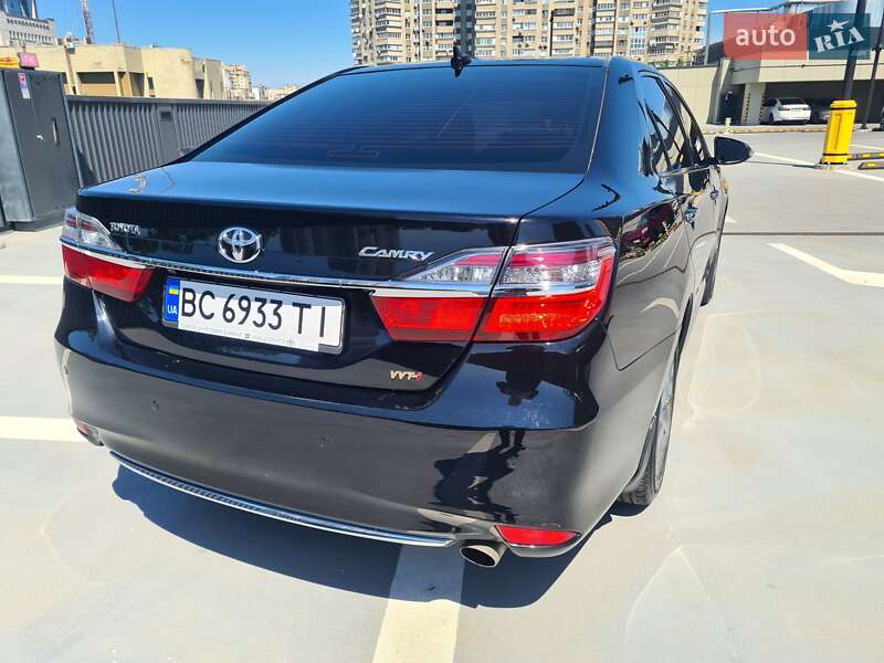 Седан Toyota Camry 2016 в Києві