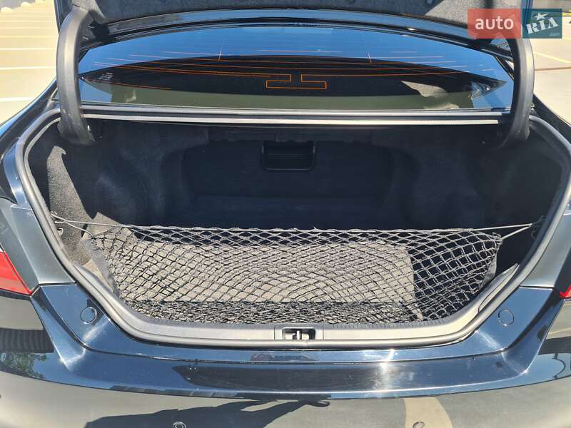 Седан Toyota Camry 2016 в Києві