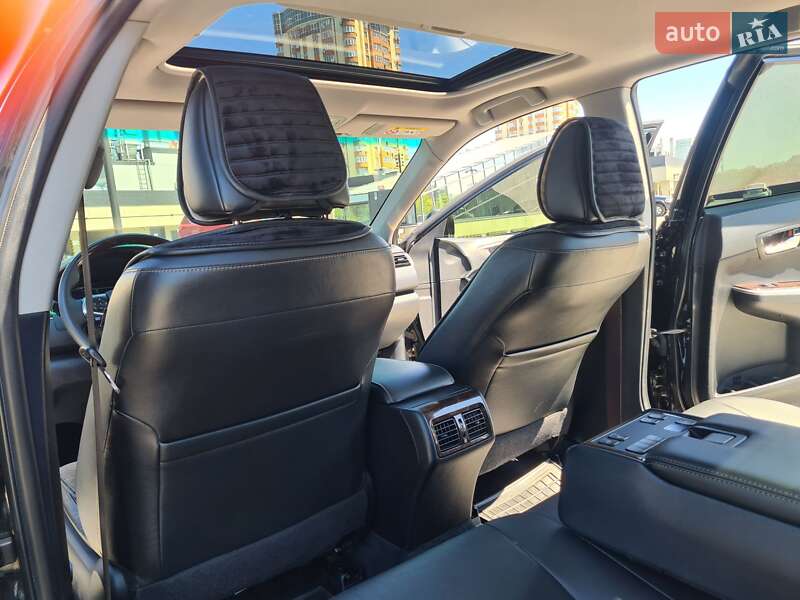 Седан Toyota Camry 2016 в Києві