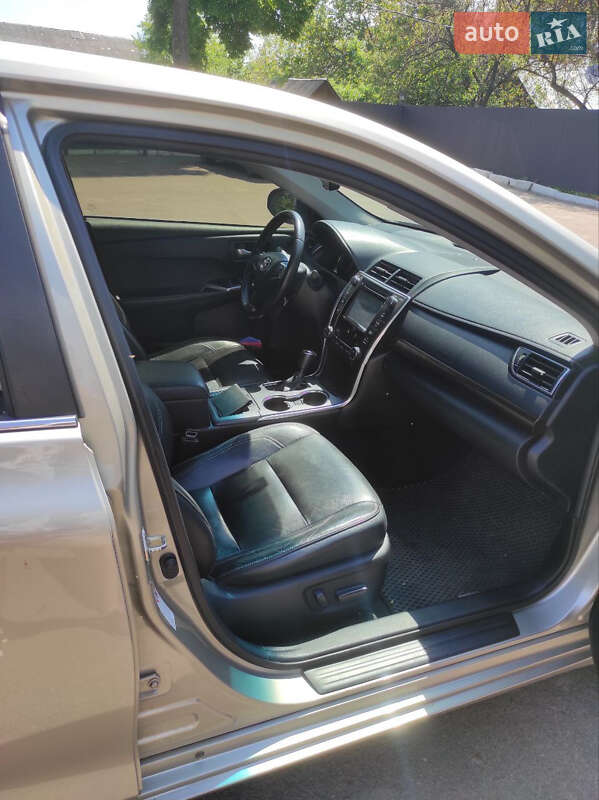 Седан Toyota Camry 2014 в Чернигове