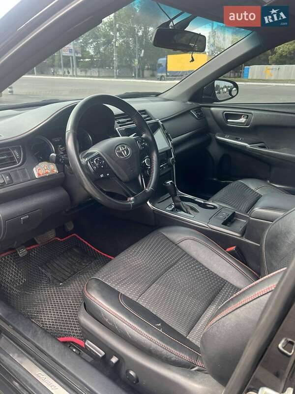Седан Toyota Camry 2015 в Днепре