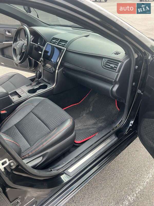 Седан Toyota Camry 2015 в Днепре