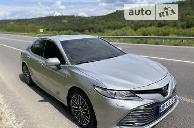 Седан Toyota Camry 2019 в Могилів-Подільському