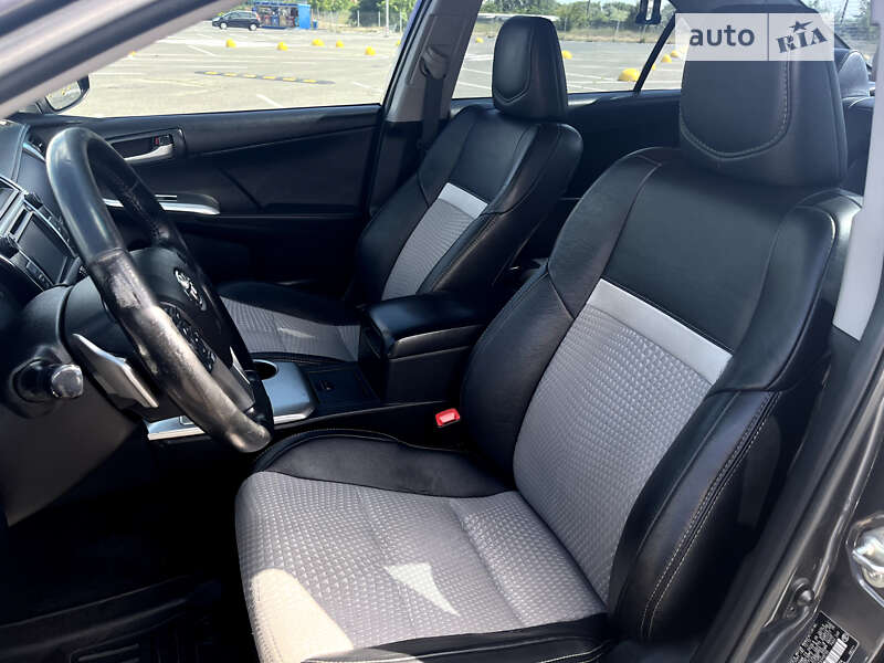 Седан Toyota Camry 2013 в Киеве