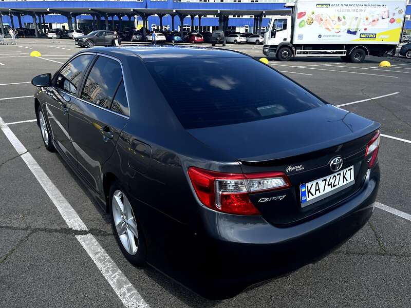 Седан Toyota Camry 2013 в Киеве