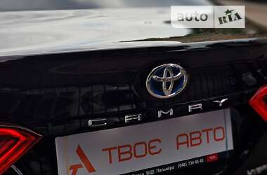 Седан Toyota Camry 2023 в Одесі