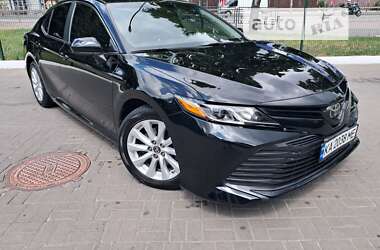 Седан Toyota Camry 2018 в Києві