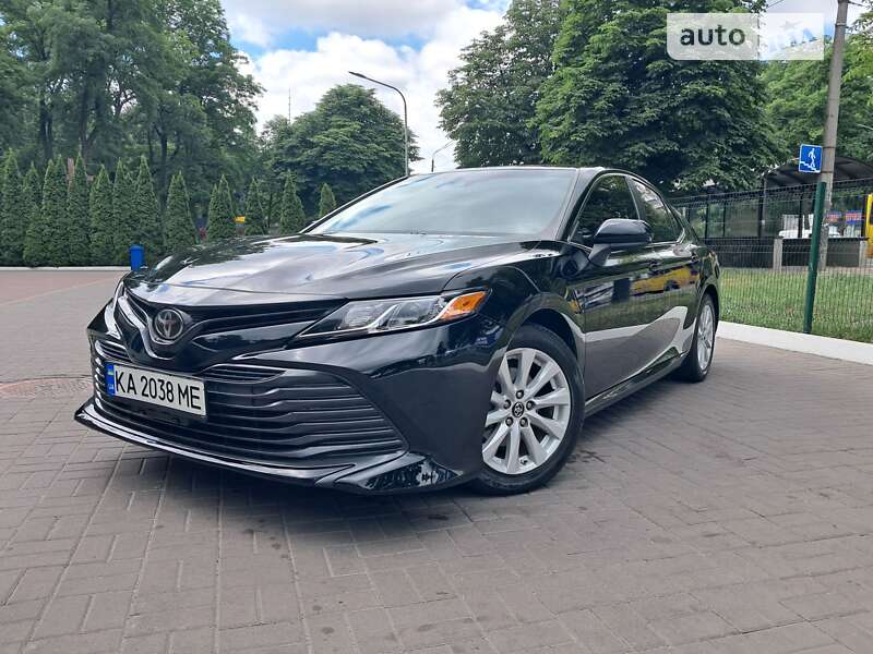 Седан Toyota Camry 2018 в Києві