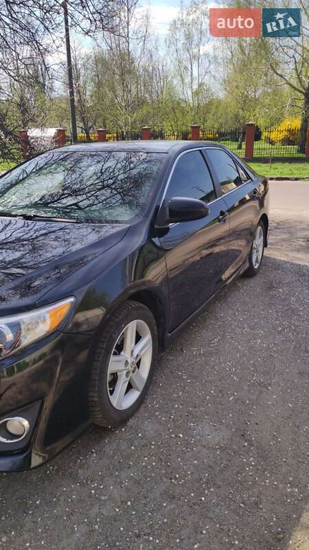 Седан Toyota Camry 2012 в Каменском