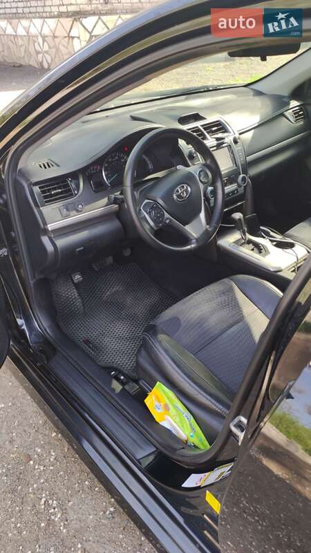 Седан Toyota Camry 2012 в Каменском
