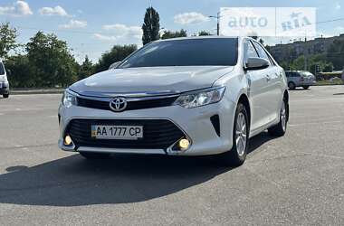 Седан Toyota Camry 2017 в Киеве