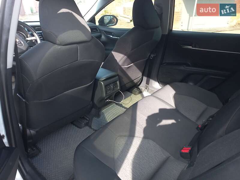 Седан Toyota Camry 2019 в Сумах