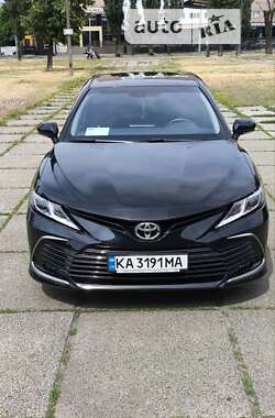 Седан Toyota Camry 2022 в Киеве