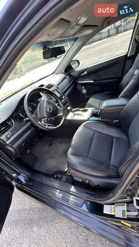 Седан Toyota Camry 2013 в Харкові
