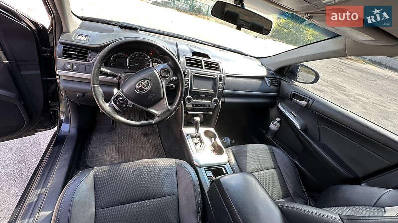 Седан Toyota Camry 2013 в Харкові