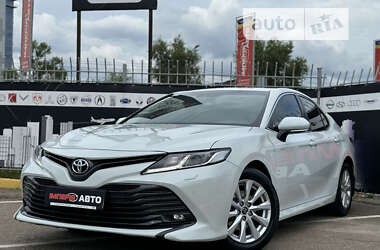 Седан Toyota Camry 2019 в Киеве