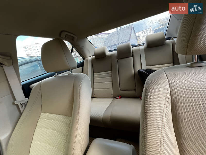 Седан Toyota Camry 2015 в Дніпрі
