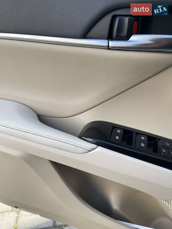 Седан Toyota Camry 2017 в Івано-Франківську