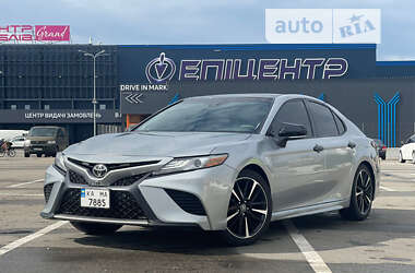 Седан Toyota Camry 2018 в Киеве