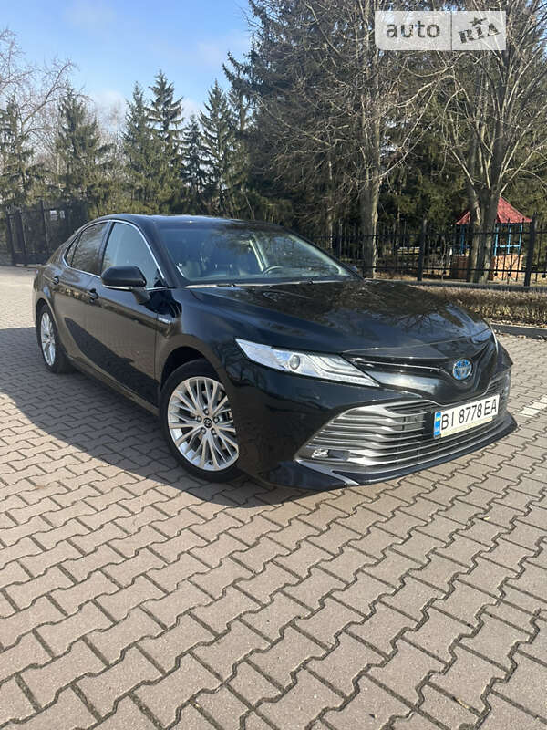 Седан Toyota Camry 2019 в Миргороді