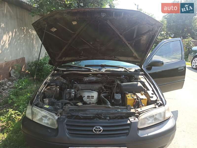 Седан Toyota Camry 1998 в Броварах