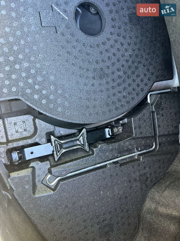 Седан Toyota Camry 2017 в Житомире