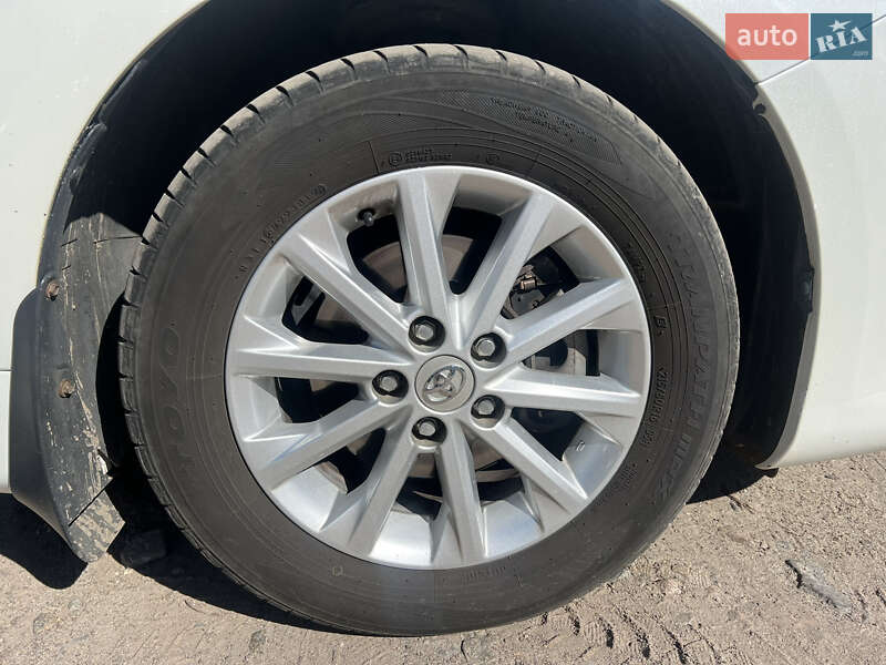 Седан Toyota Camry 2017 в Житомире