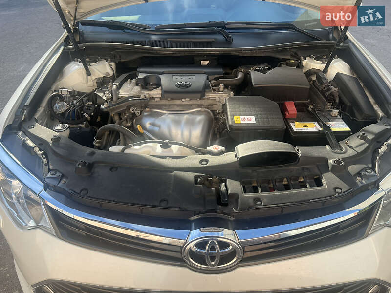 Седан Toyota Camry 2017 в Житомире