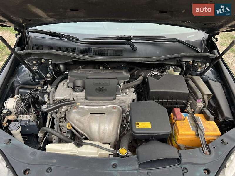 Седан Toyota Camry 2014 в Харкові
