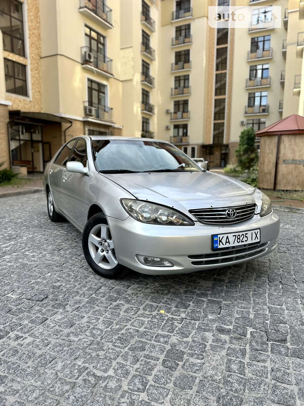 Седан Toyota Camry 2002 в Києві