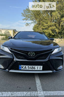 Седан Toyota Camry 2017 в Киеве