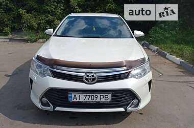 Седан Toyota Camry 2016 в Киеве